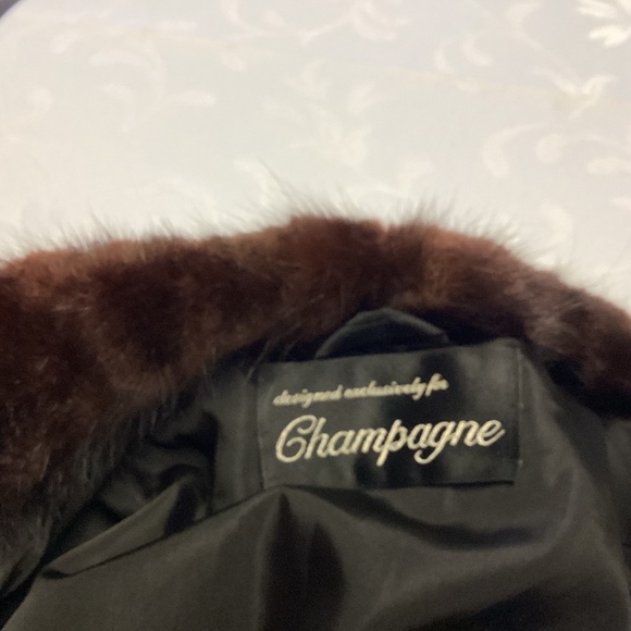 MUSKRAT. FUR.  PLEASE READ ALL DESCRIPTION  FULL LENGTH  mahogany undertones - Picture 8 of 9